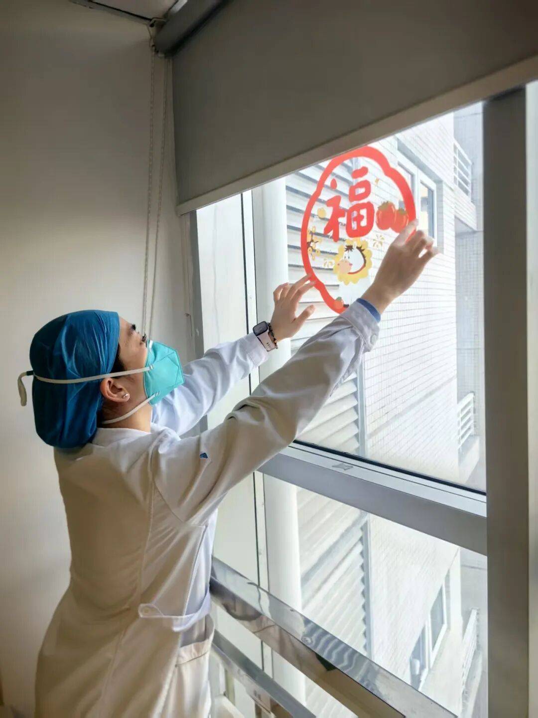 夜东莞医护人员站岗守安康！PG麻将胡了免费模拟器除夕(图10)