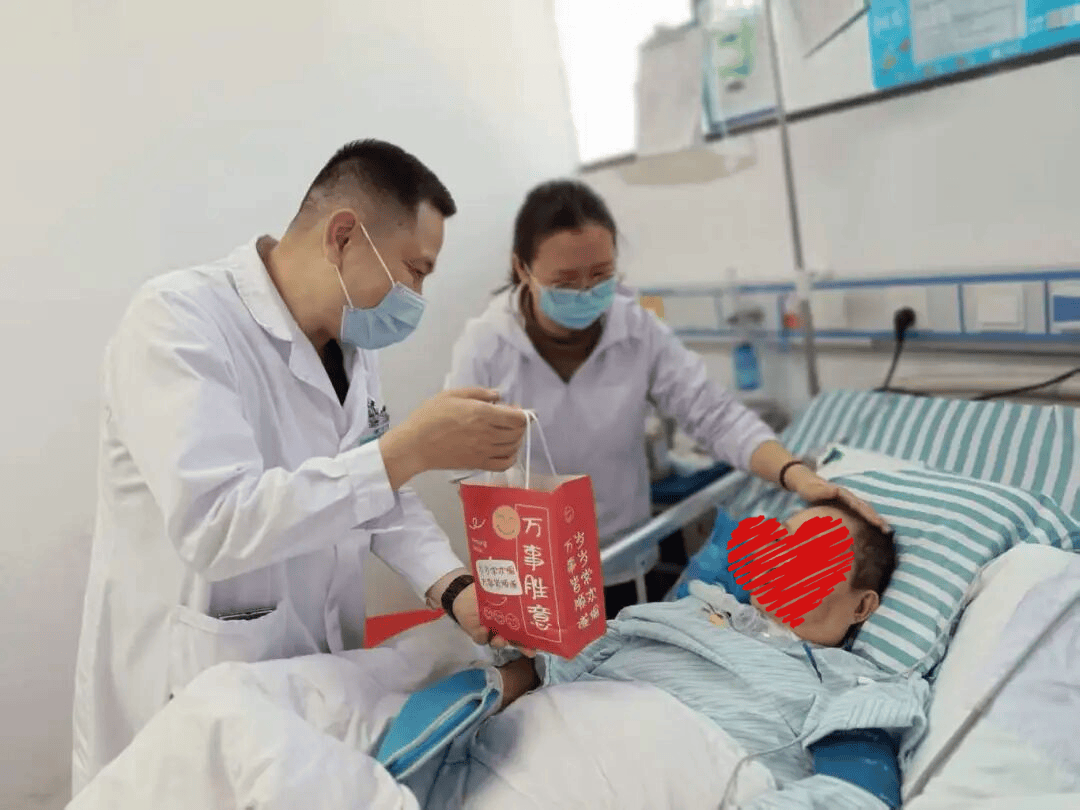 夜东莞医护人员站岗守安康！PG麻将胡了免费模拟器除夕(图11)