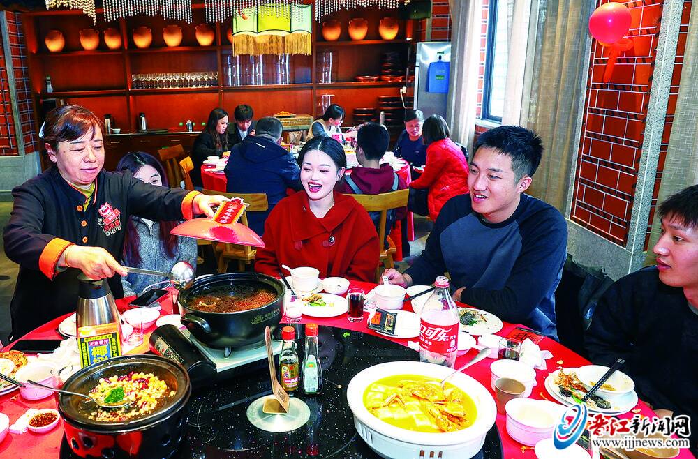 江——“晋邑古筵”让闽南佳肴载满故事PG电子麻将胡了2一席古