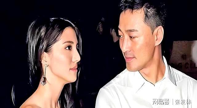 海面相富态大长腿吸睛施伯雄秃头被嘲老嫂子PG电子麻将胡了模拟器吴千语夫妻现身上(图3)